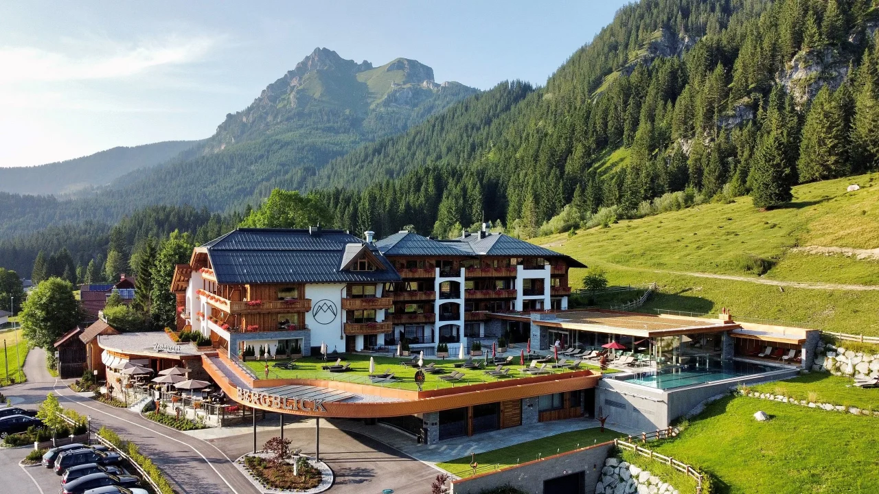 csm_Hotel_Bergblick_Tannheim_Ansicht2_1458005a65